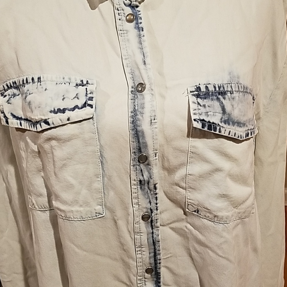 Nwt Two By Vince Camuto Snap Button Down Blouse - image 3